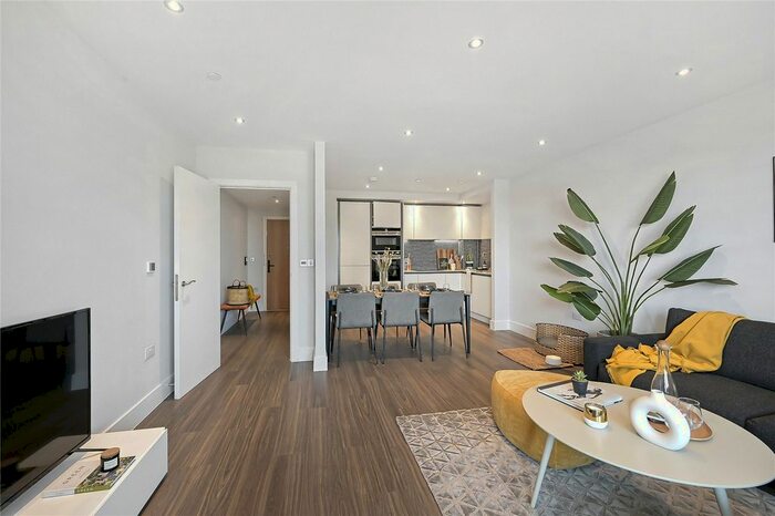 3 Bedroom Flat To Rent In Uncle Southall, Merrick Road, Southall, Middlesex, UB2