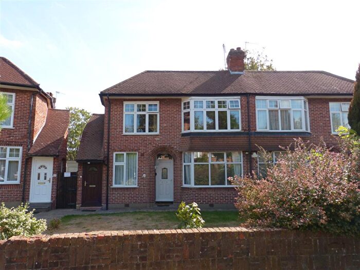 2 Bedroom Flat To Rent In Hallside Road, Enfield, EN1