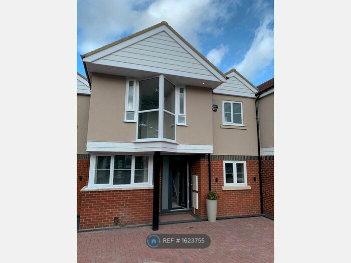 5 Bedroom Terraced House To Rent In Sparrows Wick, Bushey, WD23