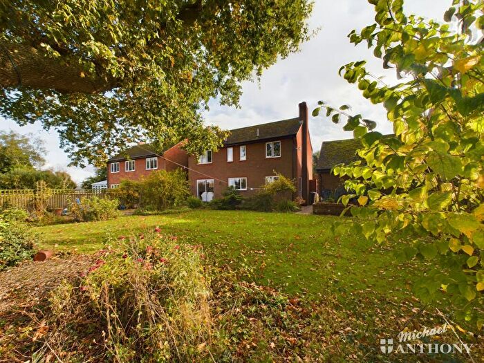4 Bedroom Detached House For Sale In The Pightle, HP22