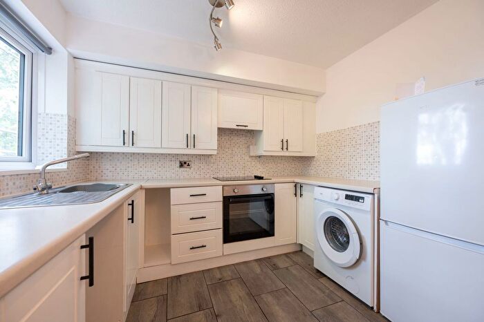 2 Bedroom Flat To Rent In Wood Close, Sholing, Southampton, Hampshire, SO19