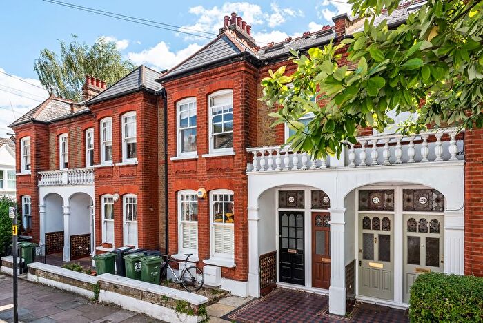 3 Bedroom Maisonette To Rent In Hambalt Road, London, SW4