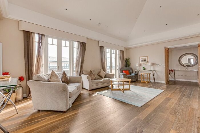 4 Bedroom Flat To Rent In Carnwath Road, Hurlingham, SW6