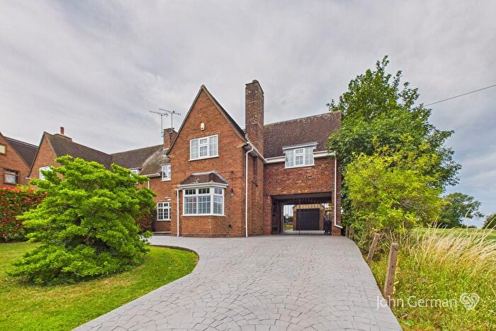 4 Bedroom Semi Detached House For Sale In Beamhill Road, Stretton, DE13