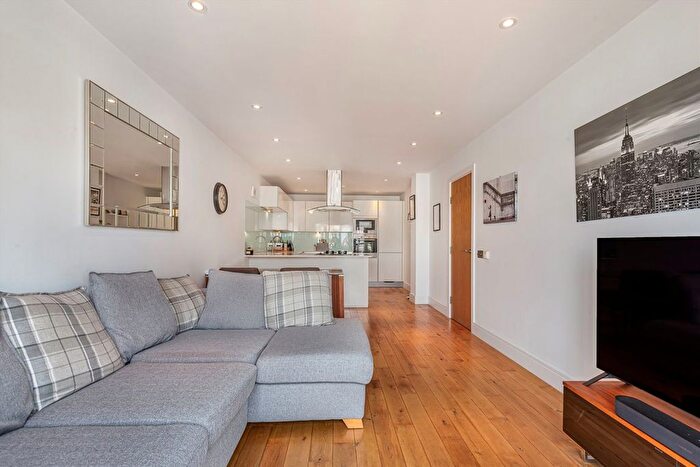 2 Bedroom Flat For Sale In Merton Road, Wandsworth, SW18