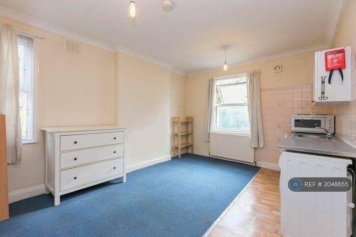 Studio To Rent In Falkland Avenue, London, N3