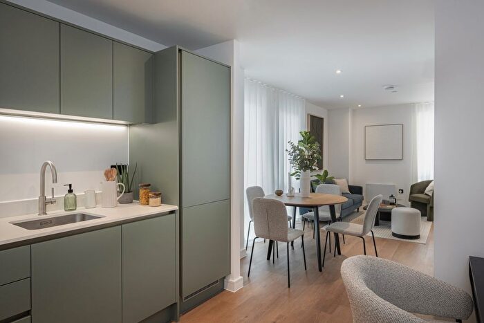 2 Bedroom Flat To Rent In Windsor Bridge Road, Bath, BA2