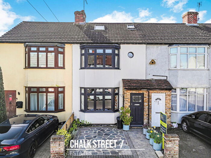 3 Bedroom Terraced House For Sale In Harwood Avenue, Hornchurch, RM11