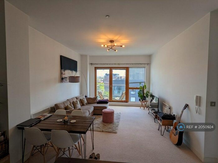 2 Bedroom Penthouse To Rent In Cypress Place, Manchester, M4