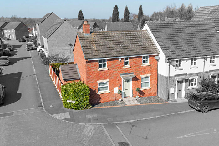 3 Bedroom End Of Terrace House For Sale In Lindores Road, Tamworth, B77