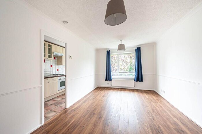 1 Bedroom Flat To Rent In Bells Hill, High Barnet, Barnet, EN5