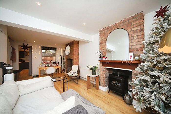 3 Bedroom Terraced House For Sale In Bindon Road, Taunton, TA2