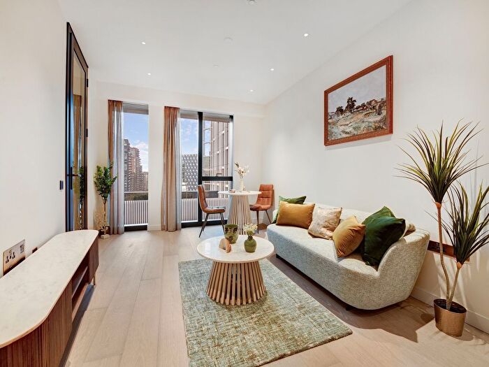 1 Bedroom Flat To Rent In Nine Elms Lane, London, SW8