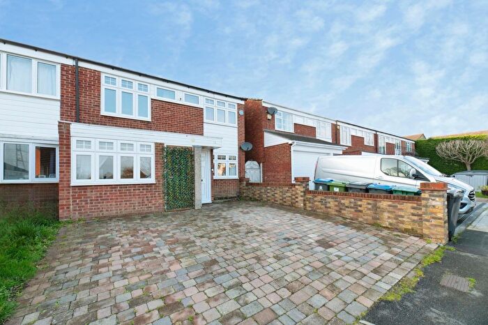 3 Bedroom End Terrace House For Sale In Angus Close, Chessington, KT9