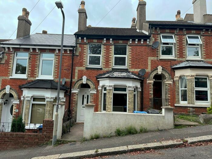 2 Bedroom House To Rent In Vale View Road, Dover, CT17