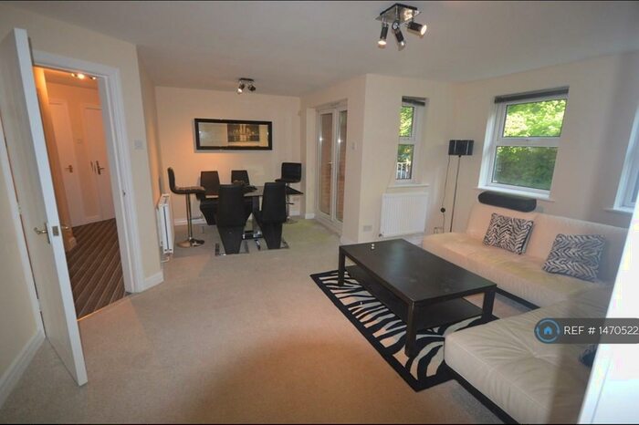 2 Bedroom Flat To Rent In Redcot, Bolton, BL1