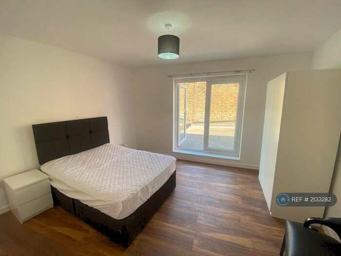 2 Bedroom Flat To Rent In Camden High Street, London, NW1