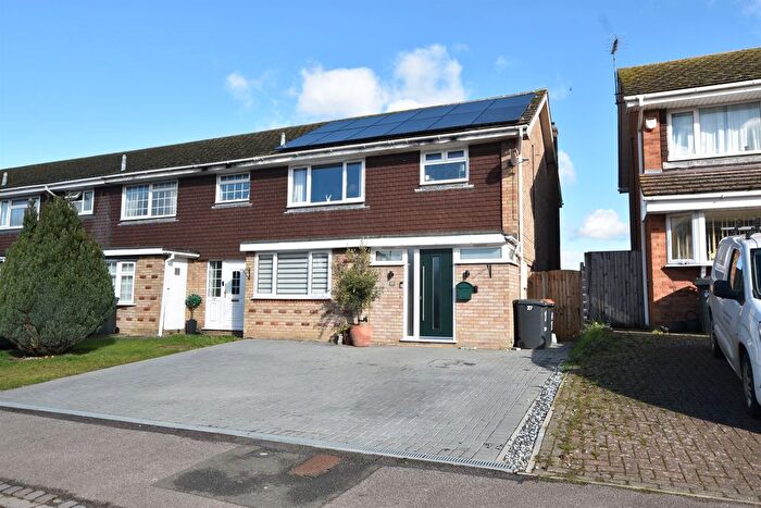 3 Bedroom End Terrace House For Sale In White Horse Close, Hockliffe, Leighton Buzzard, LU7