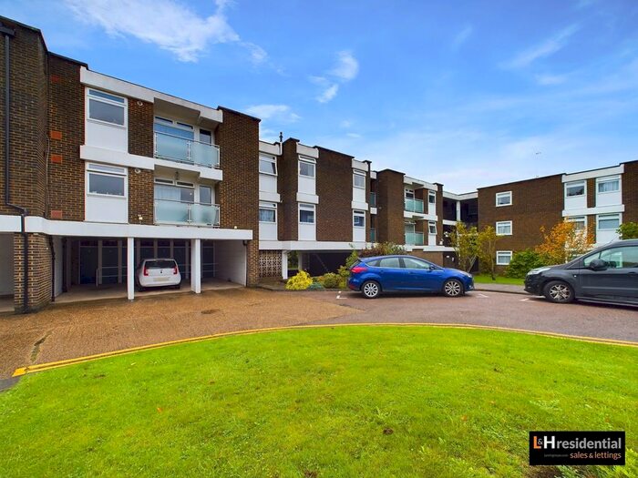 2 Bedroom Flat To Rent In Red Road, Borehamwood, WD6