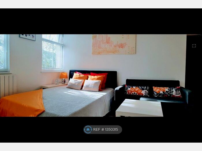 Studio To Rent In Comberton Rd, Kidderminster, DY10