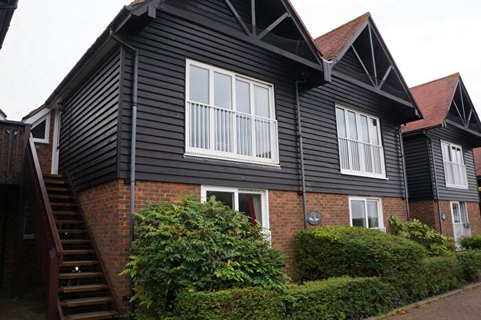 2 Bedroom Flat To Rent In Millers Court, Whitstable, CT5