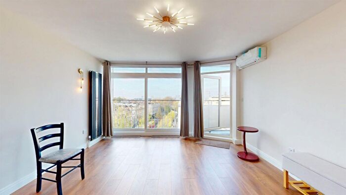 2 Bedroom Flat To Rent In Notting Hill Gate, London, W11