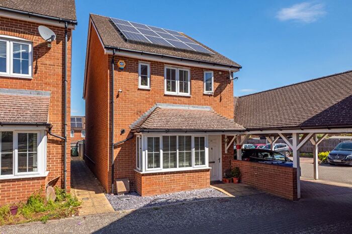 3 Bedroom Detached House For Sale In Damson Way, Carshalton, SM5