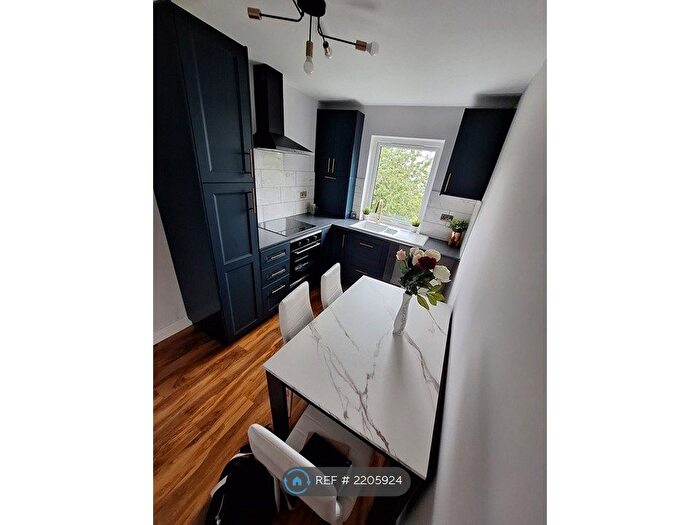 2 Bedroom Flat To Rent In Thurso Crescent, Dundee, DD2