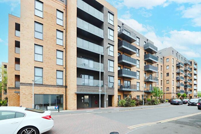 3 Bedroom Duplex To Rent In Powdermill Close, New Malden, KT3