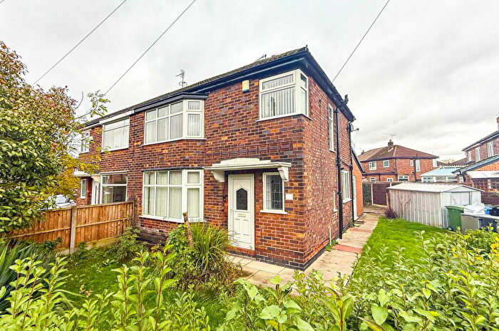 3 Bedroom Semi-Detached House To Rent In Mount Drive, Urmston, Manchester, M41
