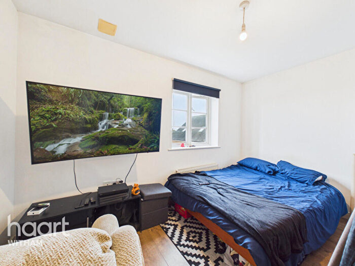 2 Bedroom Apartment For Sale In Wood Grove, Silver End, CM8