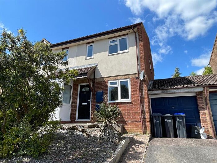 2 Bedroom Link Detached House For Sale In Linkway, Salisbury, SP1