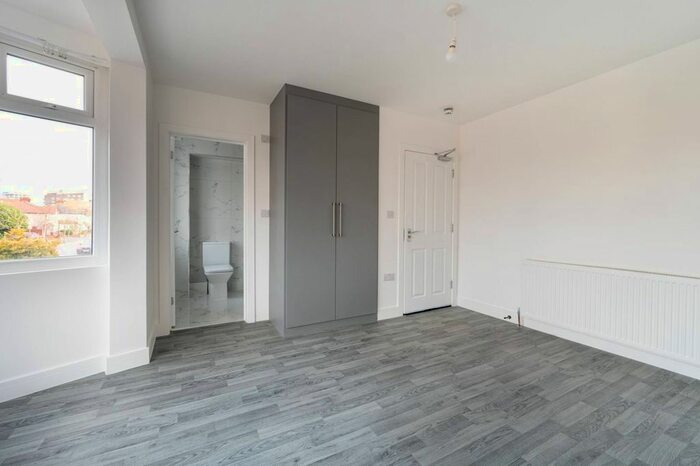 Studio To Rent In Headstone Gardens, Harrow, HA2