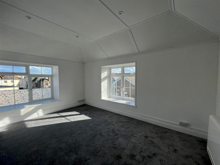 2 Bedroom Flat To Rent In Union Street, Penzance, Penzance, TR18