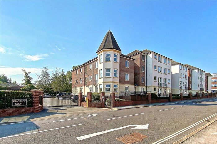 1 Bedroom Flat For Sale In Windsor Way, Aldershot, Hampshire, GU11