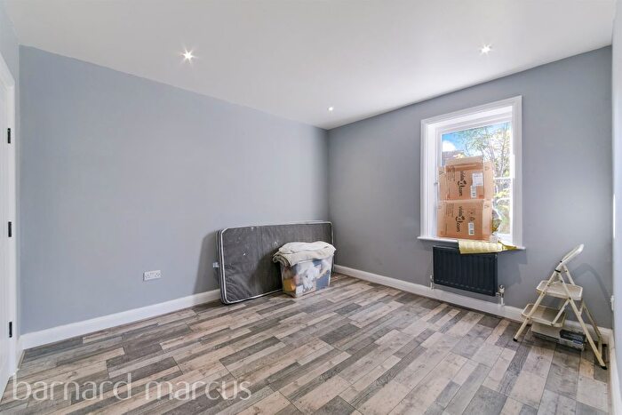 1 Bedroom Flat For Sale In London Road, Morden, SM4