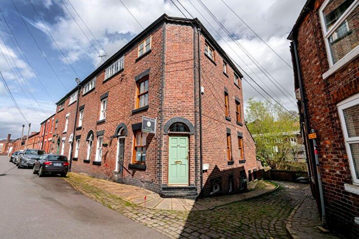 3 Bedroom Terraced House For Sale In Pool Street, Macclesfield, SK11