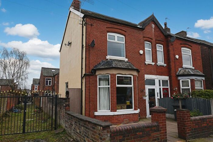 3 Bedroom Semi-Detached House For Sale In Alresford Road, Salford, M6