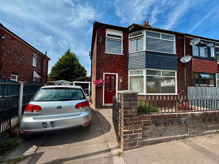 3 Bedroom Semi-Detached House For Sale In Westminster Road, Failsworth, Manchester, M35