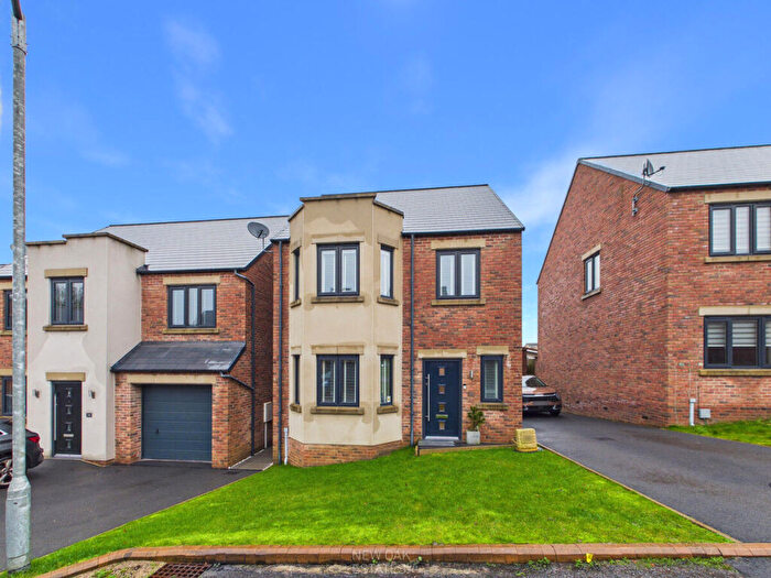 3 Bedroom Detached House For Sale In Elvin Way, New Tupton, S42