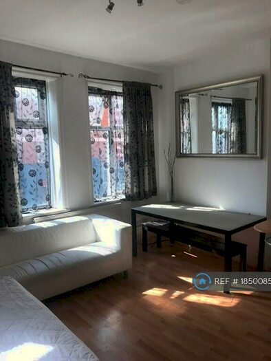 Studio To Rent In Lymington Road, London, NW6