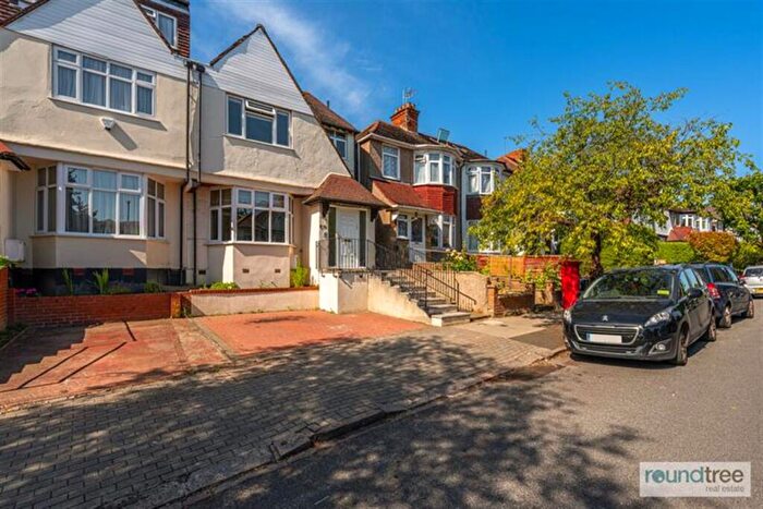 5 Bedroom House For Sale In Leeside Crescent, Golders Green, NW11