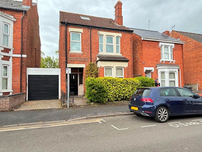 4 Bedroom Detached House For Sale In Henry Road, Gloucester, GL1