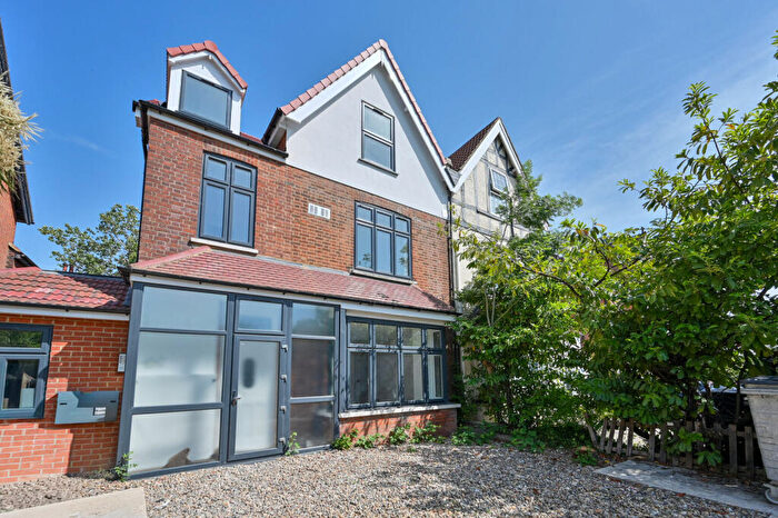 2 Bedroom Flat For Sale In Kenton Road, Harrow, HA1