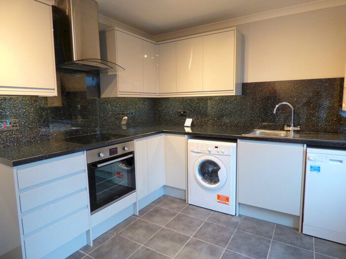 2 Bedroom House To Rent In Avenue Road, Gosport, PO12