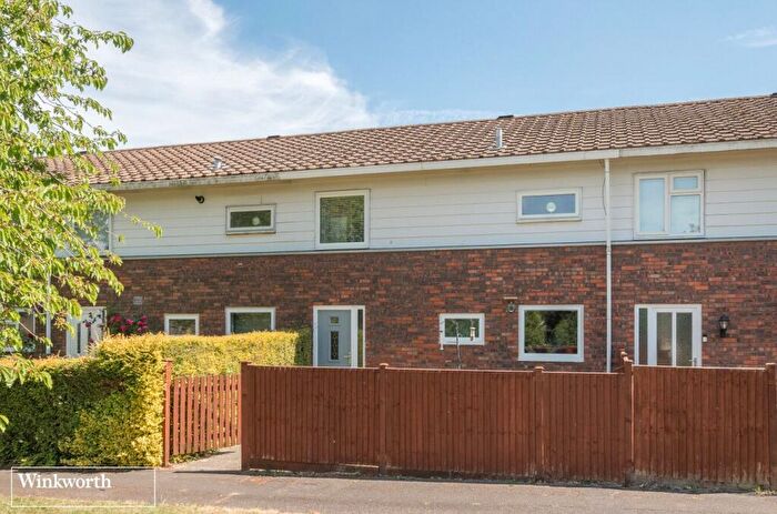 3 Bedroom House For Sale In Novello Close, Basingstoke, Hampshire, RG22