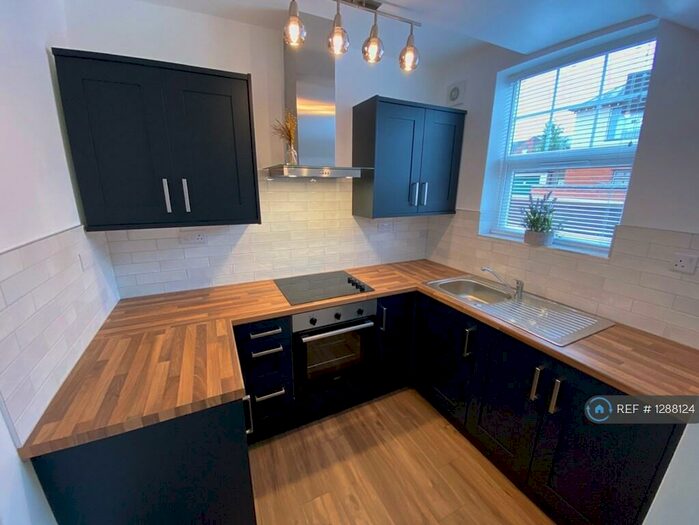 2 Bedroom Flat To Rent In Park Road, Rugby, CV21