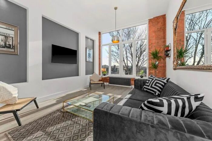 2 Bedroom Flat To Rent In Old Bedford Road, Luton, LU2