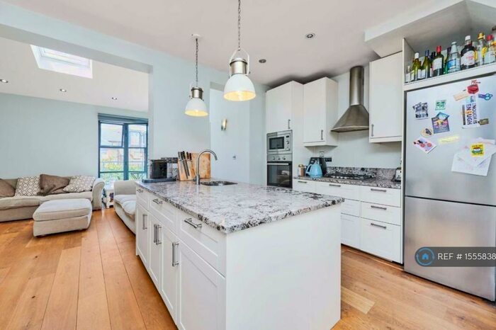 4 Bedroom Semi-Detached House To Rent In Salehurst Road, United Kingdom, SE4