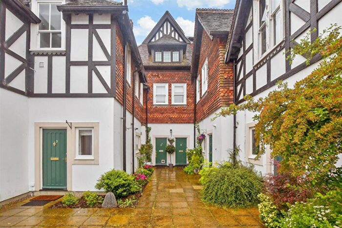 2 Bedroom Mews For Sale In Forest Road, Horsham, West Sussex, RH12